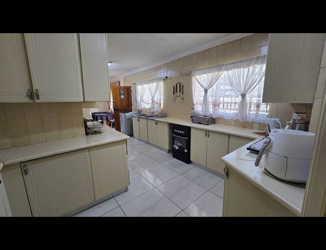 4 BEDROOM FREEHOLD FOR SALE IN ALBERTSDAL